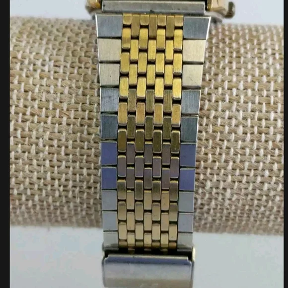 FLASH SALE VINTAGE COLLECTABLE HELBROS WATCH 2 TONE. SEE ALL PICS & INFO ⬇️⬇️